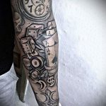 Fotó a kocka tetoválásról # 823 - a minta egyedi változata, amely sikeresen használható a kocka megváltoztatására és tetoválására az arcon