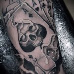 A kocka tetoválás fotója # 864 a minta hűvös változata, amely sikeresen használható a kocka átalakítására és felhelyezésére az arcon tetoválásként