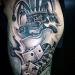 Fotó a kocka tetoválásról # 576 - a minta hűvös változata, amely sikeresen használható a kockák átalakítására és felhelyezésére tetoválásként a karon