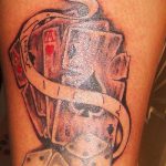 A kocka tetoválás fotója # 947 a minta klassz változata, amely sikeresen használható a kocka és a lóhere átalakítására és alkalmazására tetoválásként