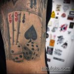 Fotó a kocka tetoválásról # 565 - a minta exkluzív változata, amely sikeresen használható a tetoválás átalakítására és felhelyezésére a nyakra, mint egy kocka