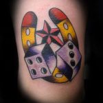 A 440 -es kocka tetoválás fotója a minta klassz változata, amely jól használható a kocka átalakítására és felhelyezésére a csuklóra tetoválásként