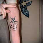 Fotó a kocka tetoválásról # 275 - a minta hűvös változata, amely sikeresen használható a kockák átalakítására és tetoválásként történő alkalmazására