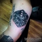 272. számú kocka tetoválás fotója- a minta egyedi változata, amely sikeresen használható a kocka feldolgozására és felhelyezésére az arcon tetoválásként