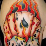 Fotó a kocka tetoválásról # 521 - a minta exkluzív változata, amely könnyen használható a kocka és a lóhere megváltoztatására és tetoválásként történő alkalmazására