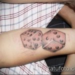 Fénykép egy kocka tetoválásról # 753 - a rajz méltó változata, amely könnyen használható tetoválásként történő feldolgozásra és alkalmazásra.