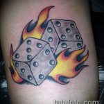 Fotó a kocka tetoválásról # 679 - a minta érdekes változata, amely könnyen használható a kocka megváltoztatására és a nyakra való felhelyezésére tetoválásként