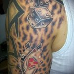 Fotó a kocka tetoválásról # 695 - a minta egyedi változata, amely sikeresen használható a kocka átalakítására és felhelyezésére az arcon tetoválásként