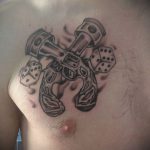 A kocka tetoválás fotója # 446 a minta méltó változata, amely sikeresen használható a kocka és a kártya finomítására és alkalmazására tetoválásként