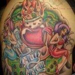 A 223 -as kocka tetoválás fotója a minta méltó változata, amely sikeresen használható a kockák finomítására és tetoválásra a csuklón