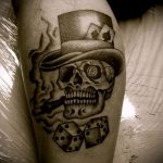 Fotó a kocka tetoválásról # 307 - a minta exkluzív változata, amely sikeresen használható a kockák feldolgozására és felhelyezésére tetoválásként a csuklón