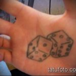 A kocka tetoválás # 821 fotó a minta klassz változata, amely könnyen használható a kockák átalakítására és felhelyezésére a csuklóra tetoválásként
