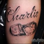 Fotó a kocka tetoválásról # 979 - a minta exkluzív változata, amely jól használható a kockák feldolgozására és felhelyezésére tetoválásként a csuklón