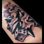 A kocka tetoválás fotója # 680 a minta méltó változata, amely jól használható tetoválás véglegesítéséhez és felhelyezéséhez a nyakon, mint egy kocka