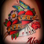 Fotó a kocka tetoválásról # 383 - a minta egyedi változata, amely jól használható a kocka véglegesítéséhez és felhelyezéséhez az arcon tetoválásként