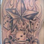 A kocka tetoválás fotója # 827 a minta hűvös változata, amely sikeresen használható a kockák finomítására és felhelyezésére tetoválásként a csuklón