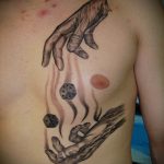 Fotó a kocka tetoválásról # 623 - a minta egyedi változata, amely sikeresen használható a kockák átalakítására és felhelyezésére a nyakra tetoválásként