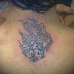 A kocka tetoválás # 225 fotó a minta klassz változata, amely sikeresen használható a kockák és kártyák átalakítására és alkalmazására tetoválásként