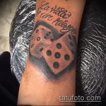 Fotó a kocka tetoválásról # 721 - a minta méltó változata, amely sikeresen használható a kockák megváltoztatására és tetoválására a csuklón
