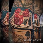 Fotó a kocka tetoválás 43 -as számáról - a minta egyedi változata, amely jól használható a kocka nyakon történő feldolgozásához és felhelyezéséhez tetoválásként