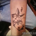 A kocka tetoválás fotója # 972 a minta méltó változata, amely könnyen használható a kockák átalakítására és felhelyezésére tetoválásként a karon