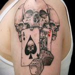 A kocka tetoválás fotója # 479 a minta hűvös változata, amely sikeresen használható a kocka véglegesítéséhez és csuklóra való felhelyezéséhez tetoválásként