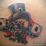 Fotó a kocka tetoválásról # 747 - a minta méltó változata, amely jól használható a kockák megváltoztatására és felhelyezésére a nyakra tetoválásként