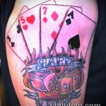 Fotó a kocka tetoválásról # 57 - a minta hűvös változata, amely könnyen használható a kocka feldolgozására és felhelyezésére az arcon tetoválásként