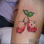 Fotó a kocka tetoválásról # 528 - a minta hűvös változata, amely sikeresen használható a kockák átalakítására és tetoválásként történő alkalmazására