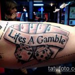 A kocka tetoválás fotója # 279 a minta hűvös változata, amely könnyen használható a kocka feldolgozására és felhelyezésére az arcon tetoválásként