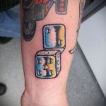 A kocka tetoválás fotója # 709 a minta érdekes változata, amely könnyen használható a kocka és a lóhere tetoválásként történő feldolgozásához és felhelyezéséhez