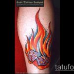 A kocka tetoválás fotója # 467 a minta klassz változata, amely sikeresen használható a kockák átalakítására és felhelyezésére tetoválásként a karon