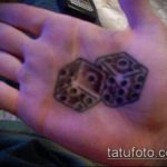 Fotó a 168 -as kocka tetoválásról - a minta exkluzív változata, amely sikeresen használható a kocka és a lóhere tetoválásként történő véglegesítéséhez és felhelyezéséhez