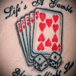 A kocka tetoválás fotója # 267 a minta hűvös változata, amely sikeresen használható a kocka finomítására és felhelyezésére a csuklóra tetoválásként