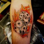 Fotó a kocka tetoválásról # 583 - a minta hűvös változata, amely jól használható a kocka megváltoztatására és tetoválásként történő alkalmazására