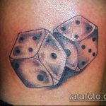 Fotó a 781 -es kocka tetoválásról - a minta egyedi változata, amely jól használható a kocka és a lóhere tetoválásként történő véglegesítéséhez és felhelyezéséhez