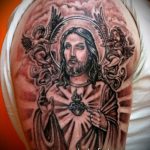 Fotó a 247. számú Jézus Krisztus tetoválásról - a minta érdekes változata, amely könnyen felhasználható a Jézus hátán lévő tetoválás átalakítására és alkalmazására