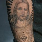 Fénykép a Jézus Krisztus tetoválásról, 777. szám - a rajz exkluzív változata, amely sikeresen használható változtatásra és alkalmazásra tetoválásként Jézus Krisztusról a kereszten
