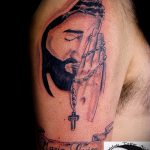 Fotó a 603. számú Jézus Krisztus tetoválásról - a rajz hűvös változata, amely sikeresen használható felülvizsgálathoz és alkalmazáshoz, mint Jézus Krisztus tetoválása az oldalán