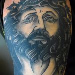 Fotó a Jézus Krisztus tetoválásról, 765. sz. - a rajz érdekes változata, amely sikeresen használható változtatásra és alkalmazásra, mint Jézus Krisztus tetoválása az alkaron