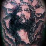 Fotó a Jézus Krisztus tetoválásról, 840. sz. - a minta érdekes változata, amely könnyen használható módosítására és alkalmazására, mint Jézus Krisztus tetoválása a hátán