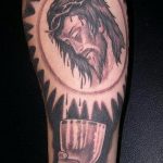Fotó a 78. számú Jézus Krisztus tetoválásról - a rajz méltó változata, amely sikeresen használható felülvizsgálathoz és alkalmazáshoz, mint Jézus Krisztus tetoválása a kereszten