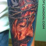 Fotó a 633 -as számú Jézus Krisztus tetoválásról - a minta egyedi változata, amely jól használható a Jézus hátán lévő tetoválás átalakítására és alkalmazására