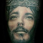 Fotó a 216. számú Jézus Krisztus tetoválásról - a rajz méltó változata, amely sikeresen használható feldolgozásra és alkalmazásra, mint Jézus Krisztus tetoválása a mellkason