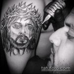 Fénykép Jézus Krisztus 86. számú tetoválásról - a rajz hűvös változata, amely sikeresen használható felülvizsgálathoz és alkalmazáshoz, mint Jézus Krisztus tetoválása az alkaron