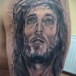 A 678 -as számú Jézus Krisztus -tetoválás fotója - a rajz méltó változata, amely sikeresen használható feldolgozásra és alkalmazásra, mint Jézus Krisztus tetoválása az alkaron