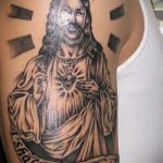 Fotó a Jézus Krisztus tetoválásról, 174. szám - a minta érdekes változata, amely könnyen használható Jézus Krisztus és az ördög tetoválásának átalakítására és alkalmazására