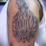 Fénykép Jézus Krisztus tetoválásról 957. sz. - a kép egyedi változata, amely sikeresen felhasználható átalakításra és Jézus Krisztus tetoválásaként való alkalmazására az asztalnál