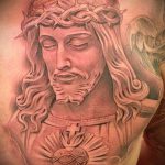 Fotó a Jézus Krisztus tetoválásról, 885. sz. - a rajz hűvös változata, amely sikeresen használható változtatásra és alkalmazásra, mint Jézus Krisztus tetoválása az asztalnál