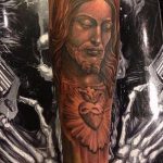 Fotó a 756. számú Jézus Krisztus tetoválásról - a rajz méltó változata, amely sikeresen használható feldolgozásra és alkalmazásra, mint Jézus Krisztus tetoválása az asztalnál